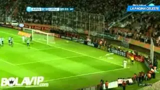 La reacción de Diego Forlán frente a los insultos de los parciales argentinos