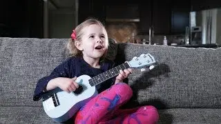 TWINKLE TWINKLE LITTLE STAR - 5-Year-Old Claire's First Song on Ukulele