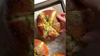 Korean-style cream cheese garlic bread 🥯