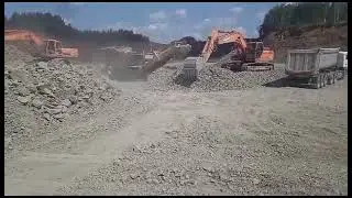Дробление и погрузка скального грунта на карьере