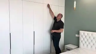 Шкаф в спальню. Современный шкаф с распашными дверьми.