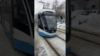 🇷🇺Прибытие трамвая 71-931М "Витязь-М" 16"Новоданиловский пр-Чертаново Юж" на ост"1-й Нагатинский пр"
