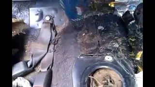 замена бенза-насоса на мазде с помощью консервного ножа