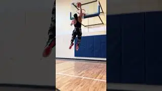 😱 HIS JUMP IS CRAZY 