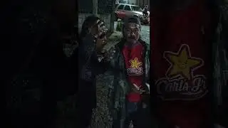 Mamá lencha modo Terminator y su amigo.