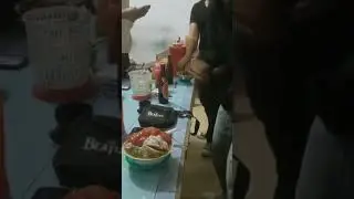 nasib apes makan bakso