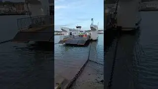 East Cowes Chain Ferry Isle of Wight (Isle of Wight Floating Bridge)