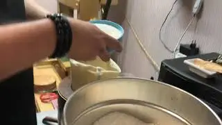 Отжимаю кокосовое масло