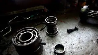 Removing all bearings of the DT 75 gearbox. Differences between a gearbox with reverse and a gear...