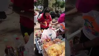 Странный фаст фуд у мексиканцев! Они едят лёд!