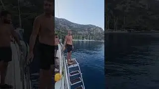 Havadayken yuzmeye basladim🤣 #göcek #deniz #atlama #fethiye #muğla #teknedeyaşam #sea #sun #yüzmek