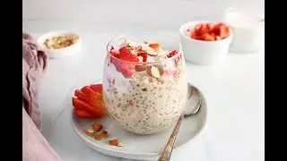 Strawberry overnight oats