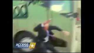 Momento en que taclean a donald trump