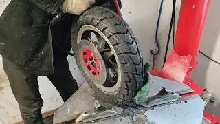 Зимняя резина на трискутер ни разу не легко))