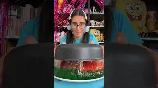 LAURA PREPARA UNA STRANGER JELLY CAKE! 🍰