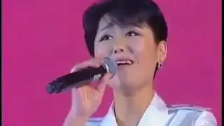 Fly high, our Party flag (높이 날려라 우리의 당기) - Moranbong Band and SMC [English, Français, 中文]