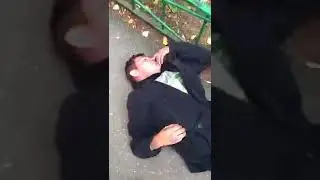 Дядя прилег отдохнуть