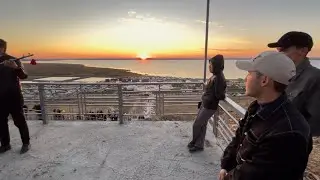 Қарақалпақ жаслары Бөрши таў төбесинде Айсанем қосығын саз даўыста жаңлатды