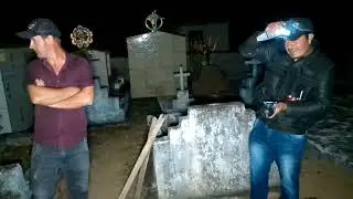 A NOITE NO CEMITÉRIO ASSOMBRADO - O PIOR CEMITÉRIO QUE JÁ FUI  NA MINHA VIDA