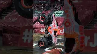 ThunderROARus Two Wheel Skills‼️ #monsterjam #monsterjamtruck #stunt #shorts #youtubeshorts #truck
