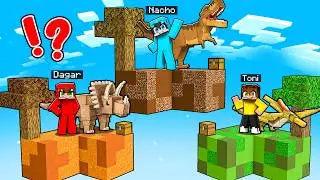 NOOB Dinosaur Island vs PRO Dinosaur Island in Minecraft...