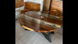 Natural Edge Wood Round Table: Rugged Elegance with Organic Appeal #liveedgetable #diningroomtable
