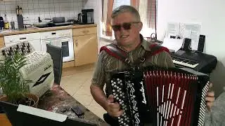 ГОРЬКО ПЛАКАЛА ИВА с вокалом текст в описании