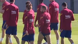 Barcelona seven first team players including Lionel Messi refuse contract extensions