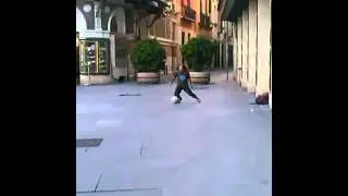 Acrobacia con el balón!!! Increíble...