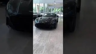 Aston Martin DBS Superleggera in Black