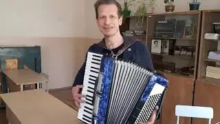 Доктор Пилюк получает 2 урок игры на аккордеоне