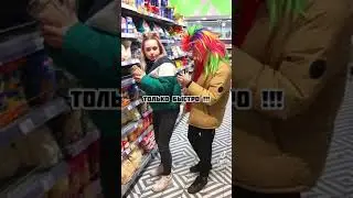 Девушка можно вашу булочку потрогать?