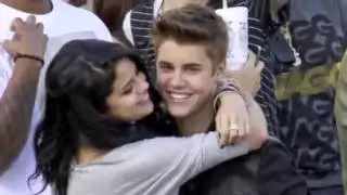Selena Gomez visits Justin Bieber on Set of Boyfriend #selena #gomez
