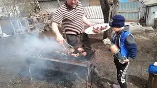 жарим шашлыки