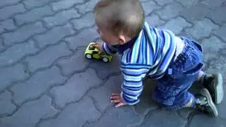 Катание машинки 11 месяцев  Кирил