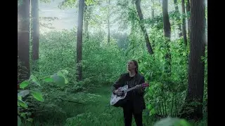 В лесу с гитарой