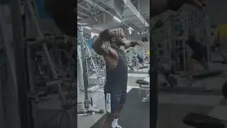 Side delt raise with cable, for a good grip ✅💪🏾 