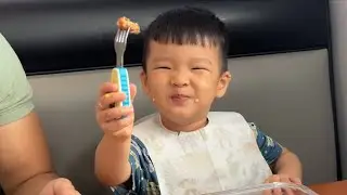 Kyle cân tất cả mọi đồ ăn. Thời gian trôi nhanh. Emma đã được 2 tháng tuổi.