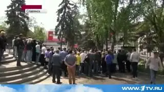 В Славянске, который первым встретил удар вооружённых подразделений, прощаются с погибшими