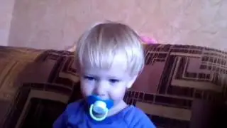 Как Алиса сосёт соску !!