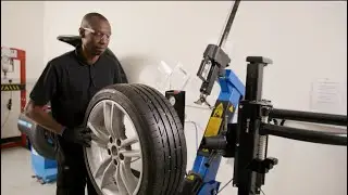 [EN] How to fix a punctured tyre | Masters of Motion