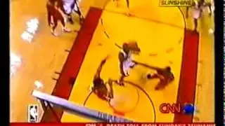Josh Smith blocks Dwyane Wade´s dunk attempt!!!