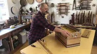 Klemmende Tasten am Harmonium neu richten. Ein Beitrag von Dr. Hari Harmonium / www.Raven-Spirit.ch