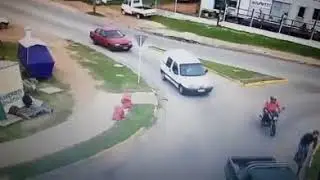choque entre auto y camioneta se registró en la ciudad de Maldonado.