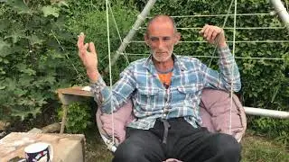 Off-grid on a boat .