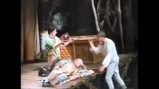 Сцена из спектакля 