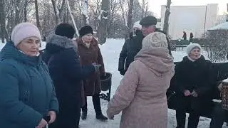 Песни под гармонь в парке Гомеля.
