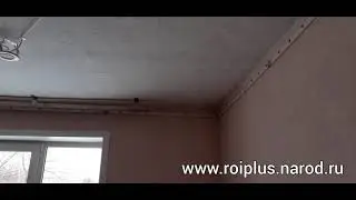 Потолок в зале со светильниками по кругу
