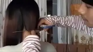 women cliper haircut at home