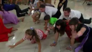тамада отжигает с гостями))